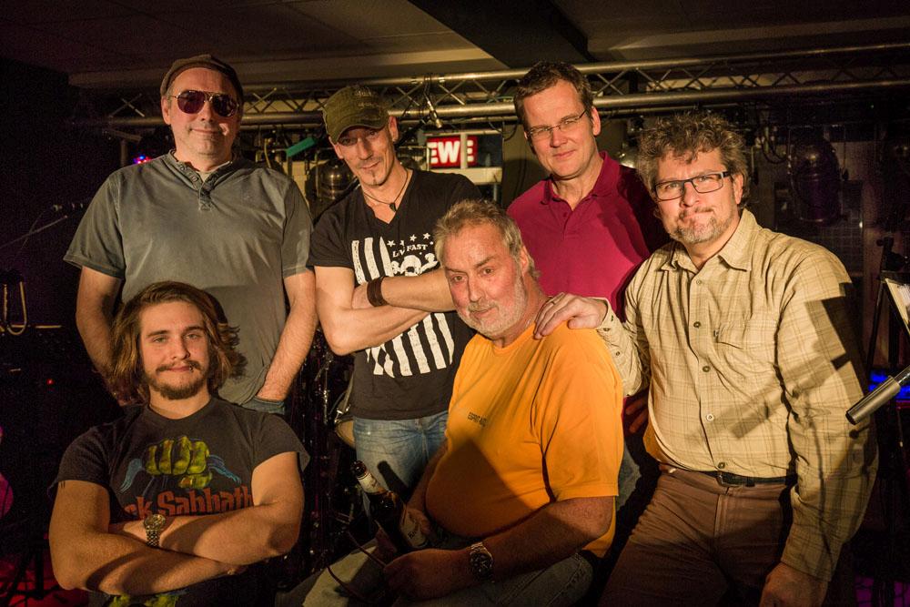 Bandfoto Straight